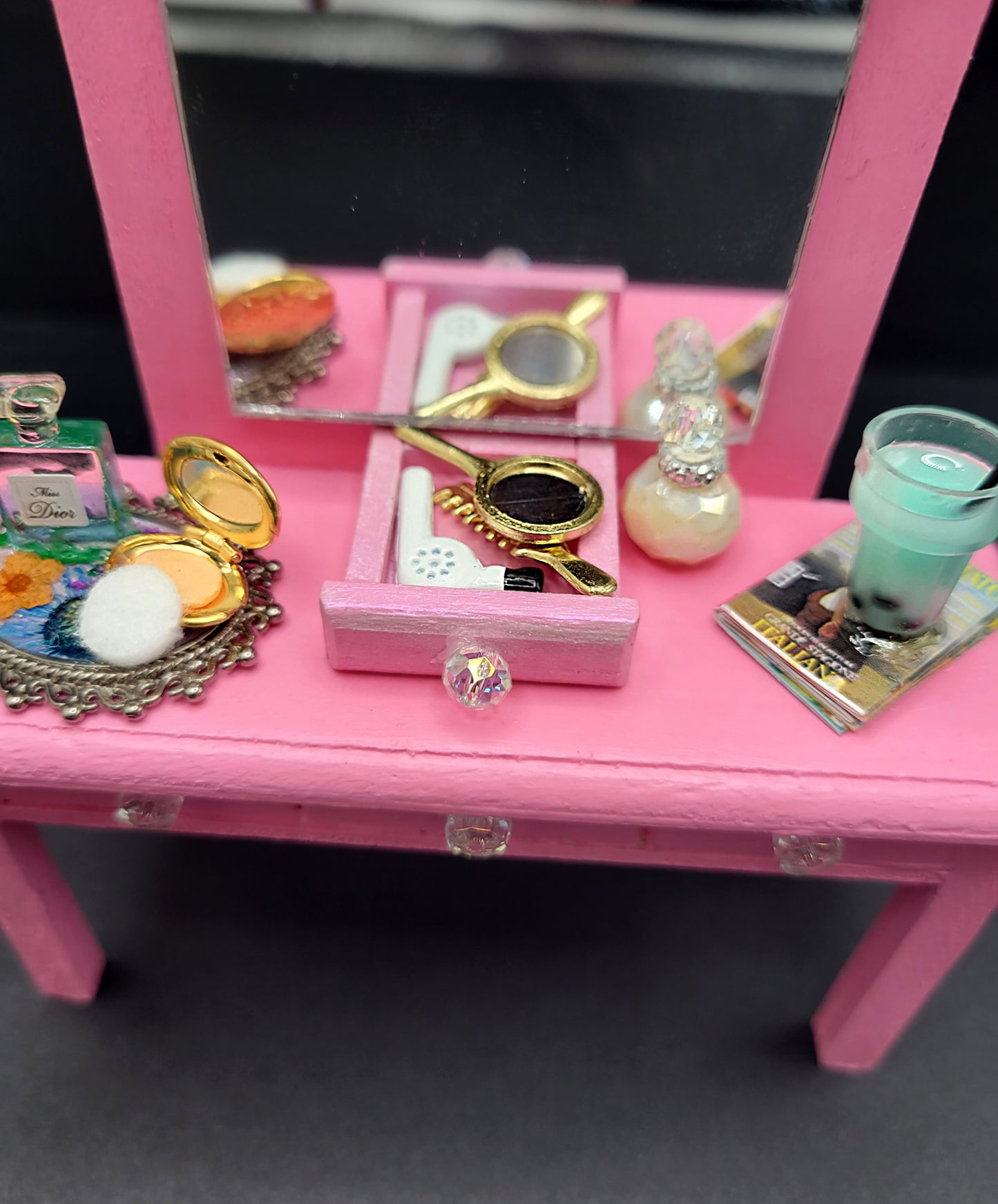 Dollhouse 1:12 scale vanity makeup table